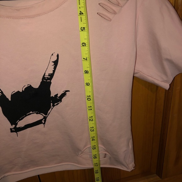 🔴SOLD🔴NWOT ROMWE Pink Hand-Horn Graphic Crop Top - Picture 9 of 9